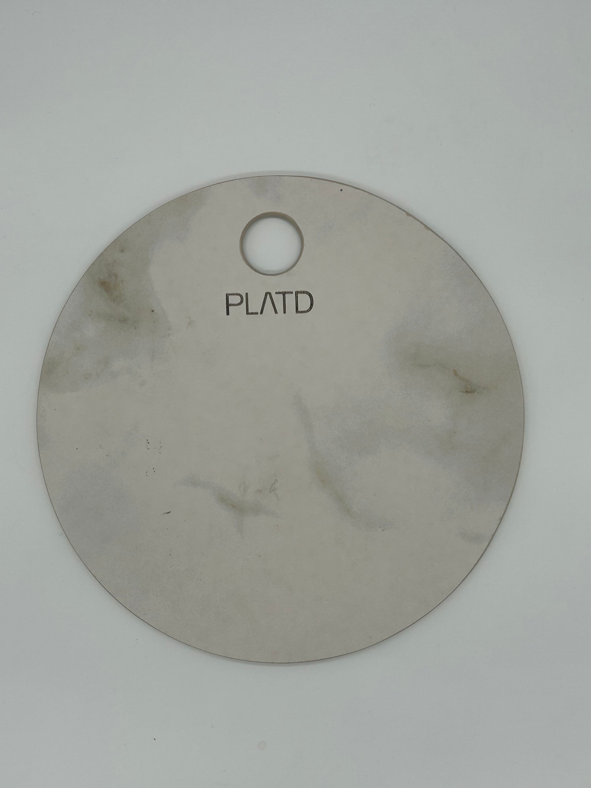 Plato de piedra redondo medio