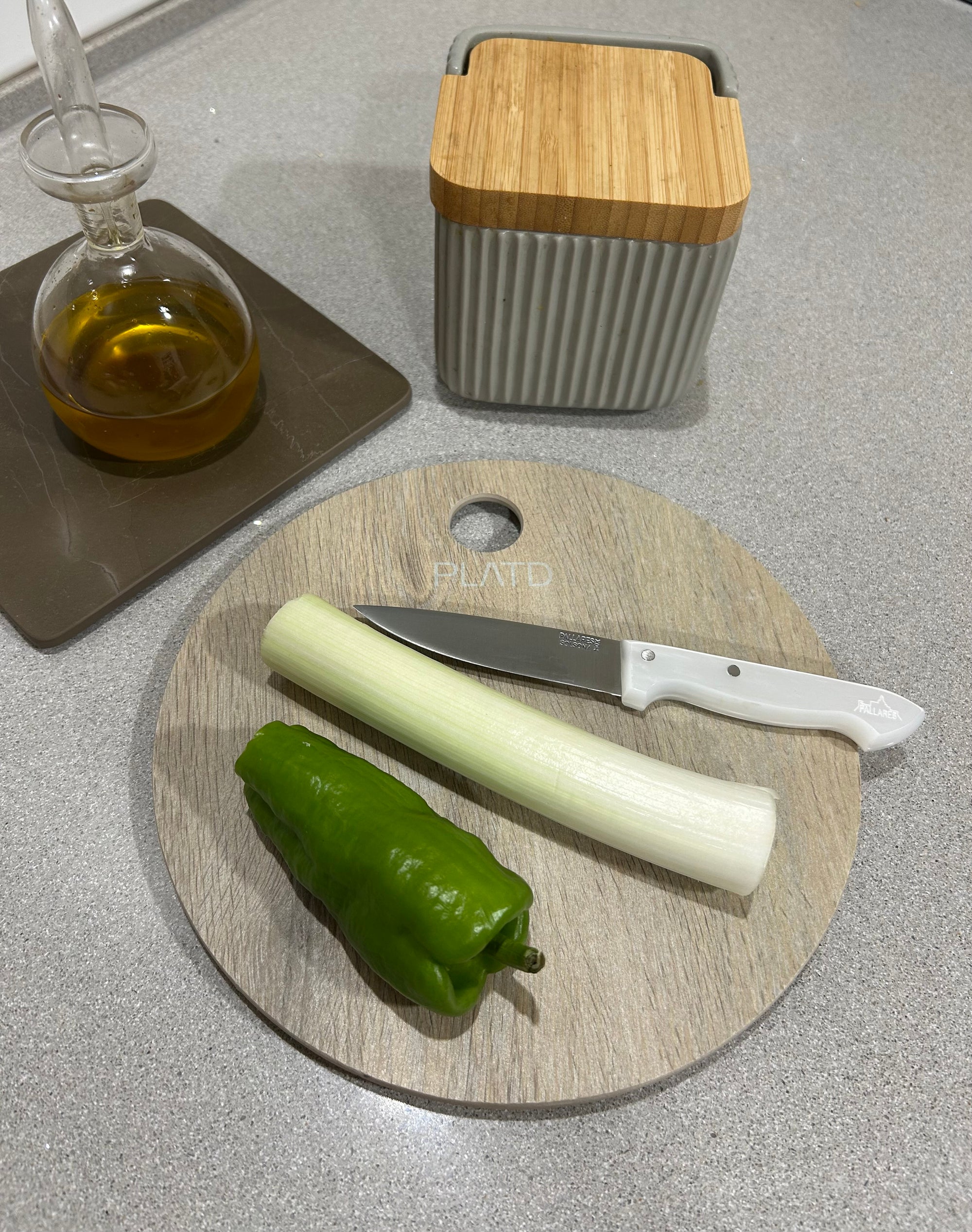 Plato de piedra redondo medio