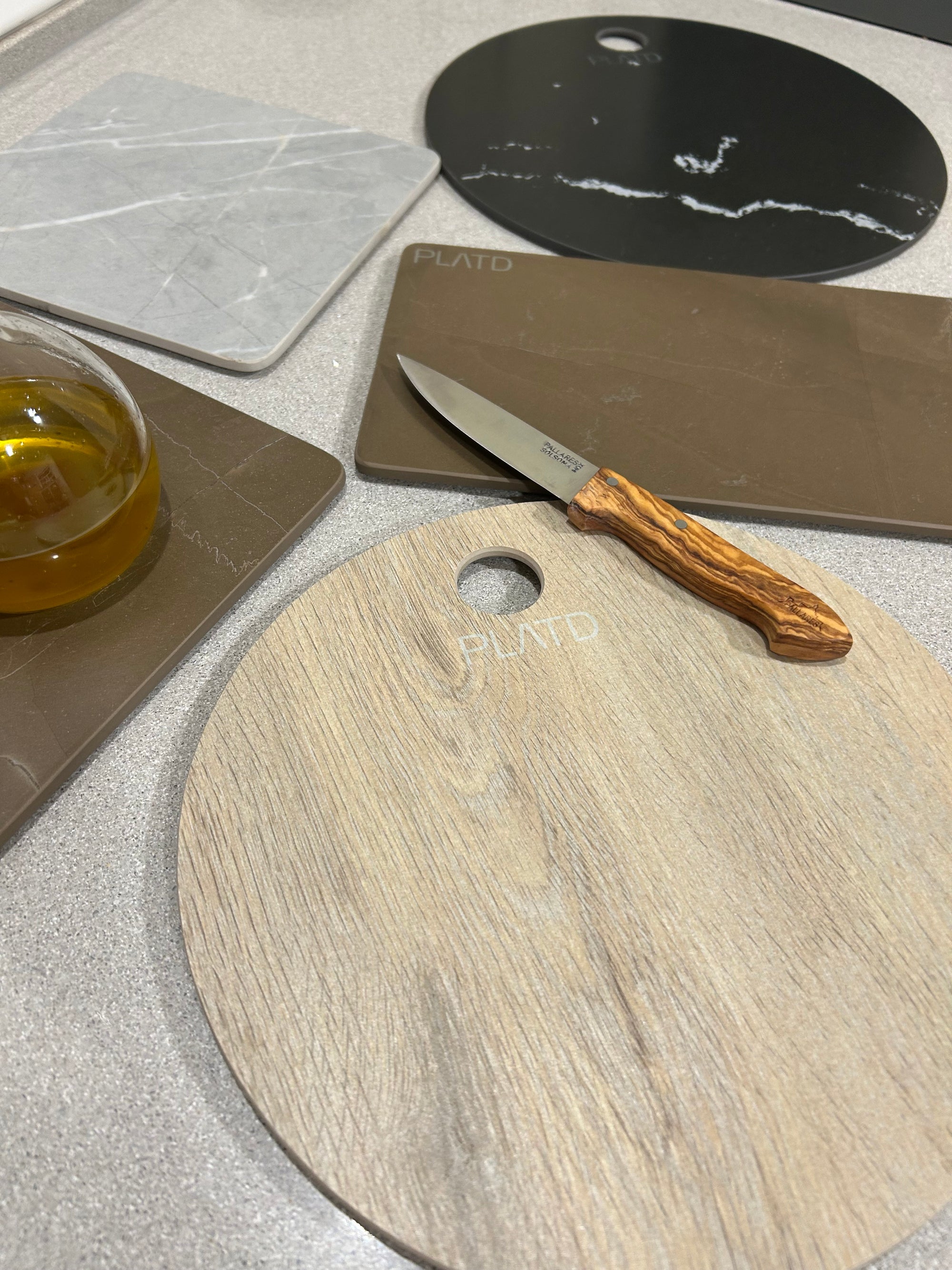 Plato de piedra redondo medio