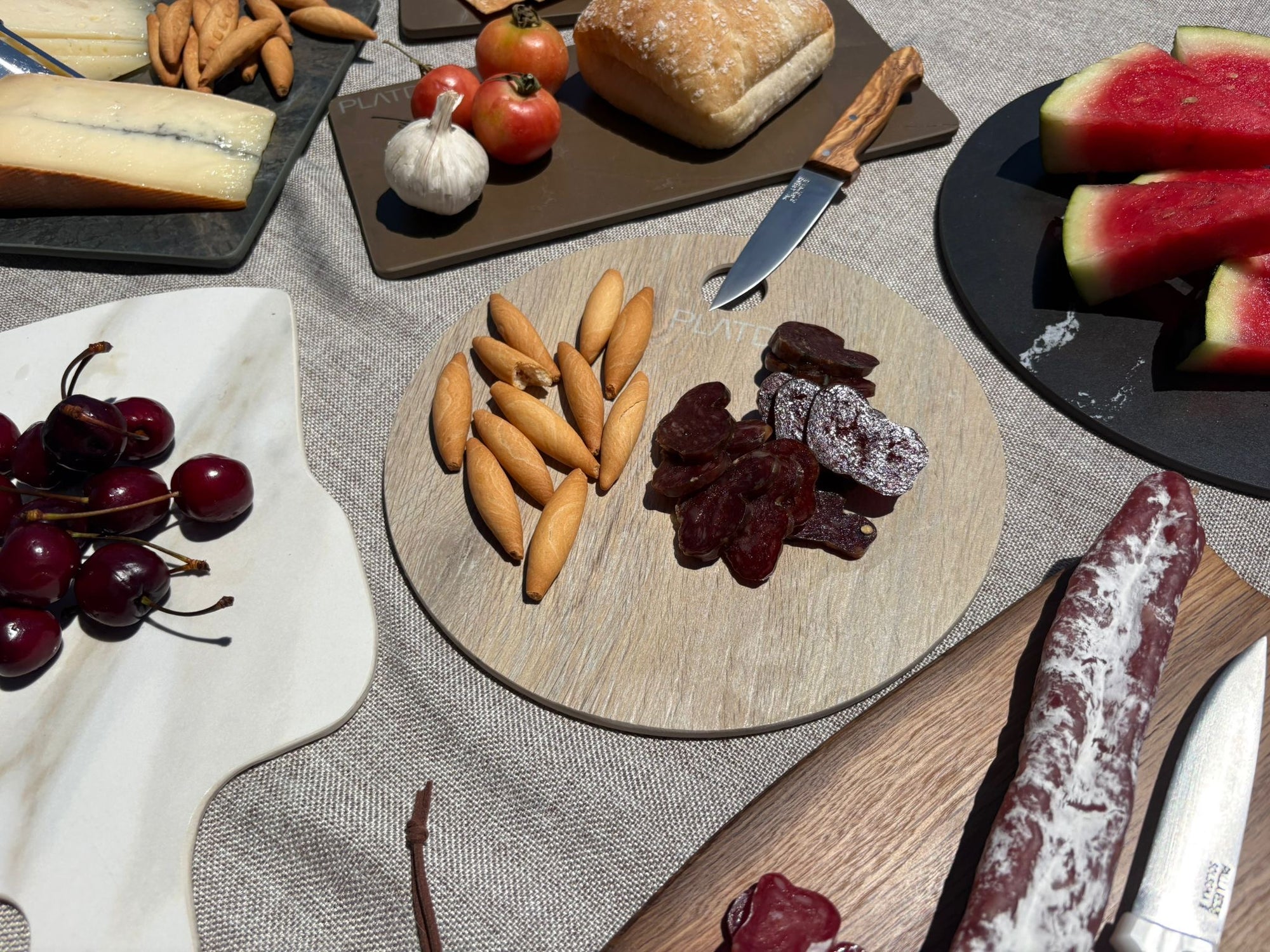 Plato de piedra redondo medio