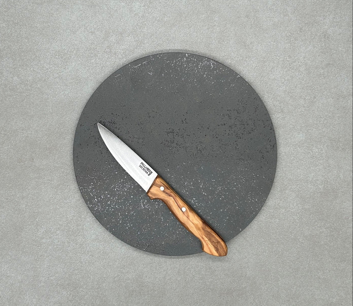 Plato de piedra redondo medio